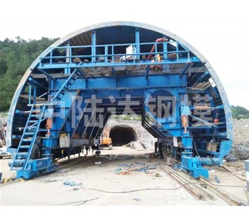 隧道臺(tái)車(chē)的操作流程及注意事項(xiàng)有哪些？云南中陸達(dá)鋼模板廠(chǎng)家分享