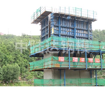 液壓爬模在橋梁施工中的應(yīng)用有哪些優(yōu)勢(shì)？昆明中陸達(dá)鋼模板廠(chǎng)家分享